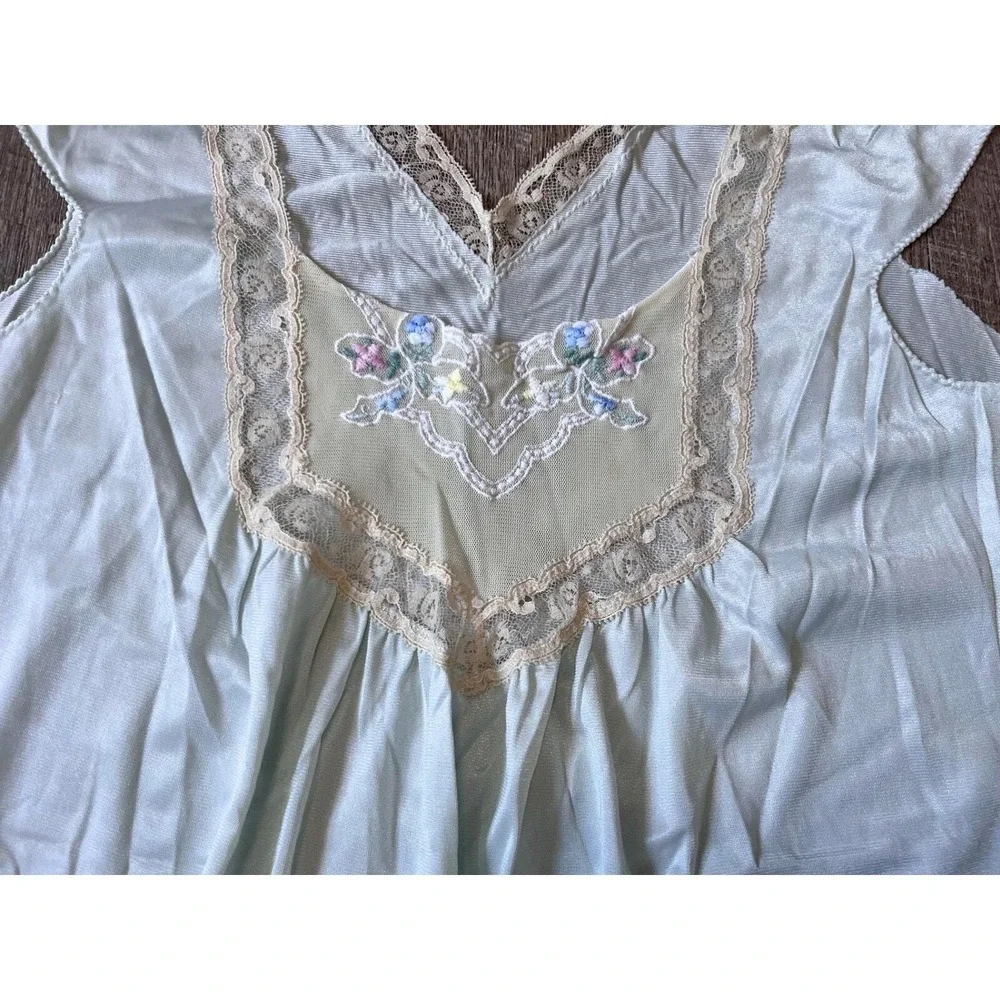 Vintage‎ Light Green Nightgown lace embroidery Size S cottagecore shabby chic